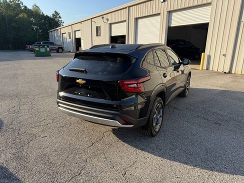 Used 2025 Chevrolet Trax LT w/ LT Convenience Package FWD image 7