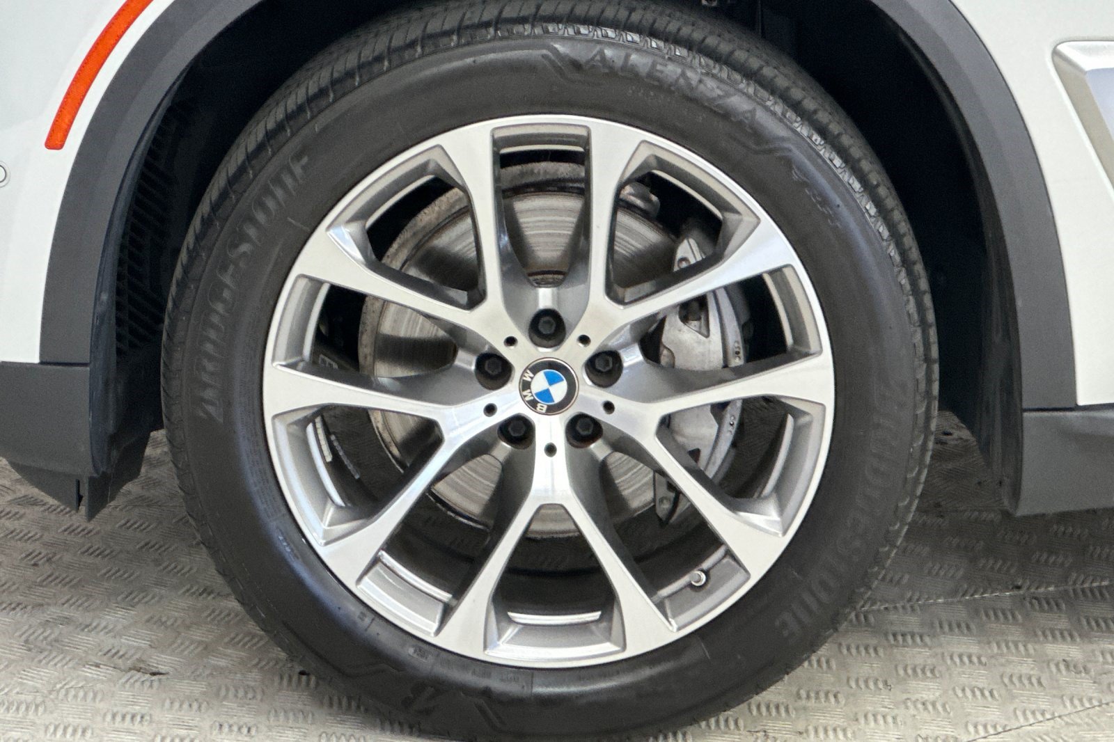Used 2025 BMW X5 xDrive40i w/ Parking Assistance Package AWD/4WD image 13