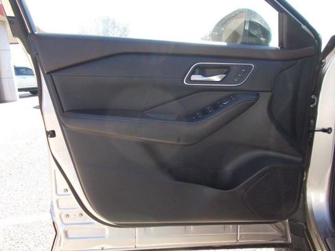 Used 2023 Nissan Rogue Platinum w/ Platinum Premium Package image 16