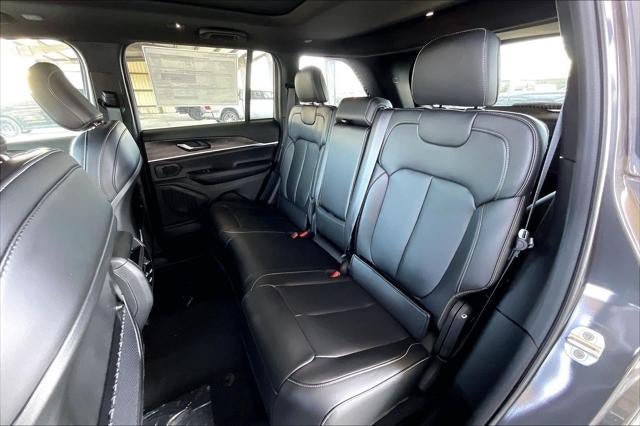 New 2026 Jeep Grand Cherokee Limited w/ Limited Altitude Package AWD/4WD image 28