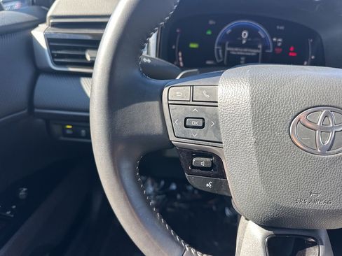 Used 2025 Toyota Camry SE image 14