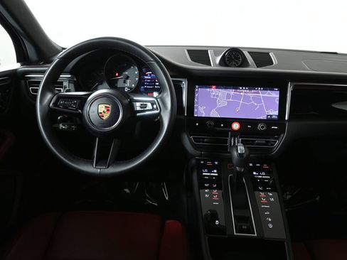 Used 2026 Porsche Macan AWD/4WD image 17