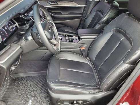 Used 2022 Jeep Grand Cherokee L Limited w/ Black Appearance Package image 8