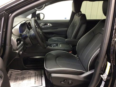 New 2026 Chrysler Pacifica Limited w/ S Appearance Package image 15