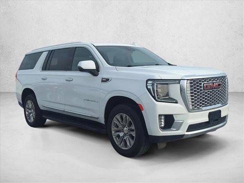Used 2023 GMC Yukon XL Denali AWD/4WD image 3