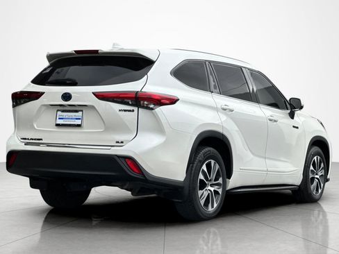 Used 2021 Toyota Highlander XLE AWD/4WD image 5