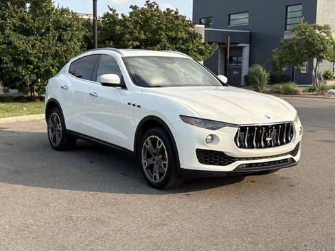 Used 2017 Maserati Levante AWD/4WD image 7