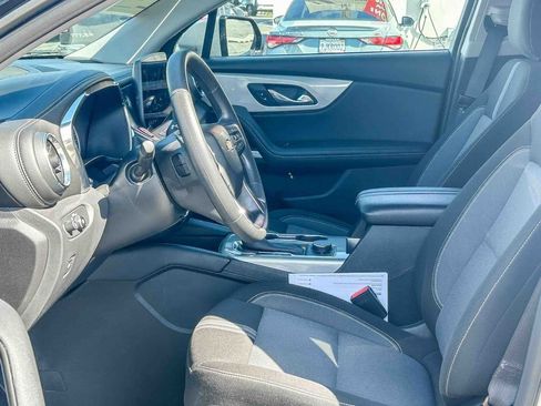 Used 2025 Chevrolet Blazer LT FWD image 18