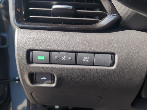 Used 2025 Nissan Sentra SV image 39