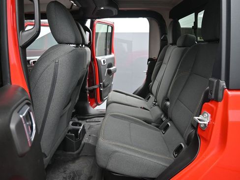 Used 2024 Jeep Gladiator Sport image 13