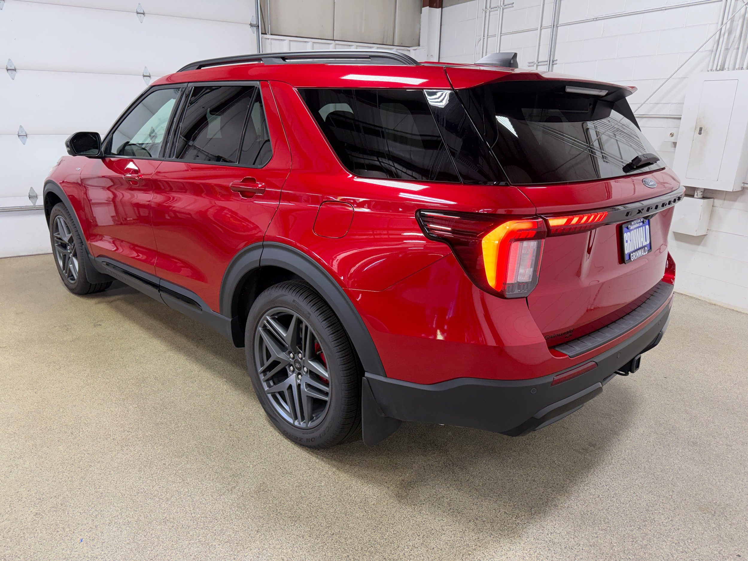 Used 2026 Ford Explorer ST-Line w/ ST-Line Street Pack AWD/4WD image 9