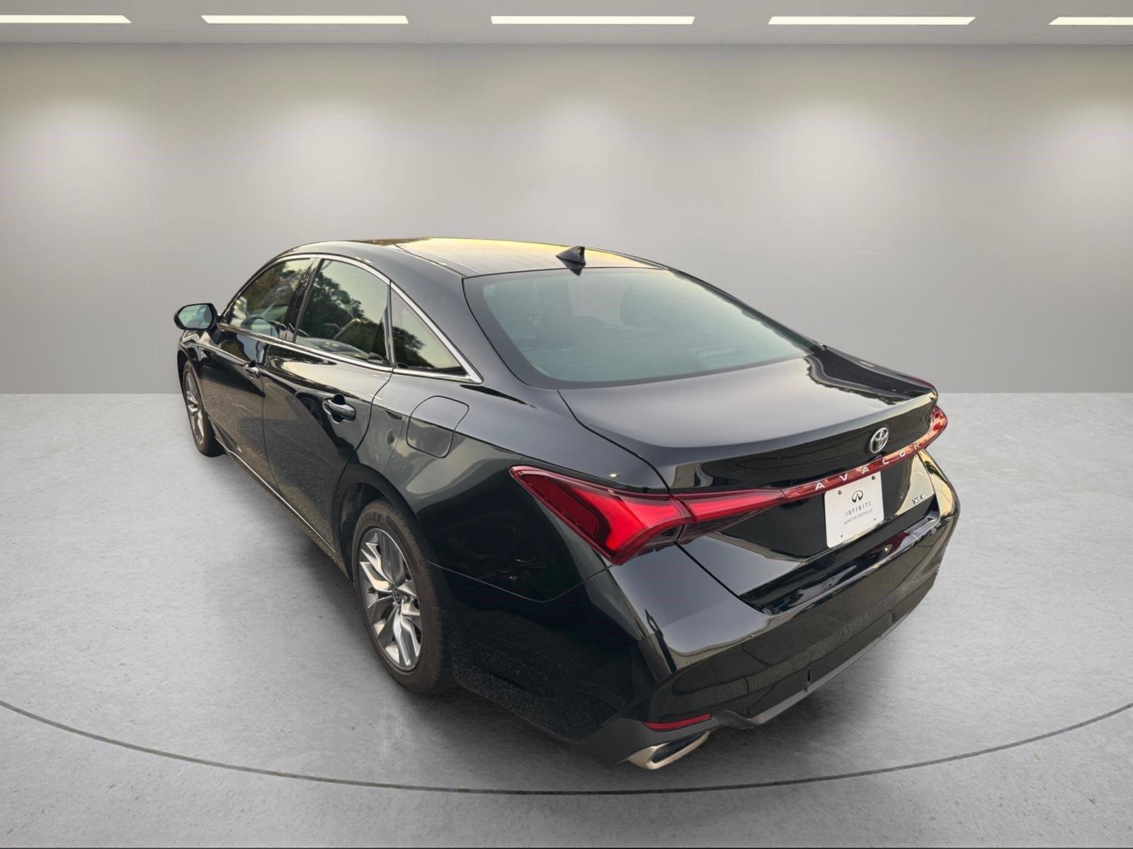 Used 2022 Toyota Avalon XLE FWD image 6