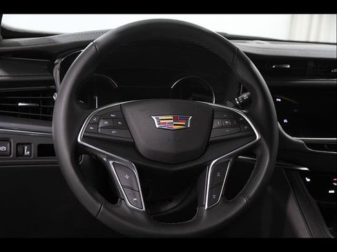 Certified 2025 Cadillac XT5 Luxury w/ LPO, Floor Liner Package AWD/4WD image 7