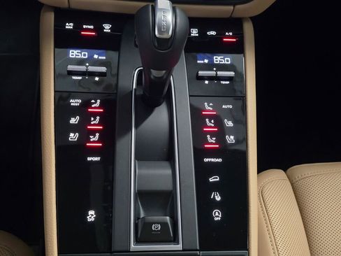 New 2026 Porsche Macan AWD/4WD image 17