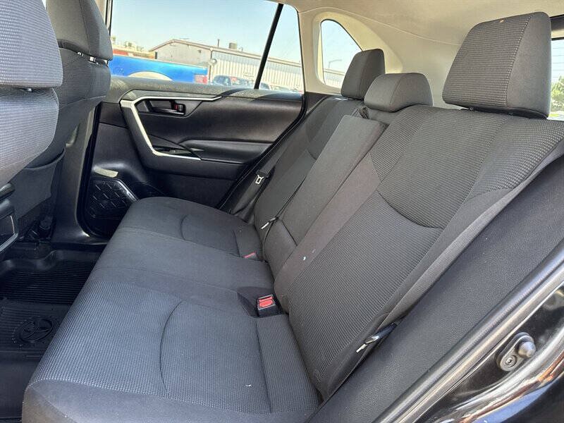 Used 2021 Toyota RAV4 LE AWD/4WD image 19