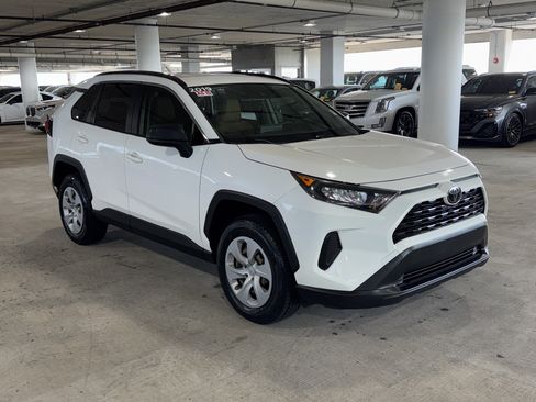 Used 2019 Toyota RAV4 LE FWD image 2