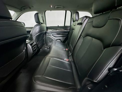 Used 2023 Jeep Grand Cherokee Limited w/ Luxury Tech Group II image 27