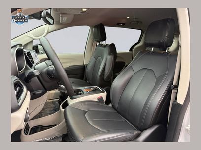 Certified 2024 Chrysler Pacifica Select