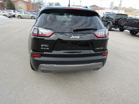 Used 2019 Jeep Cherokee Limited w/ Luxury Group AWD/4WD image 4