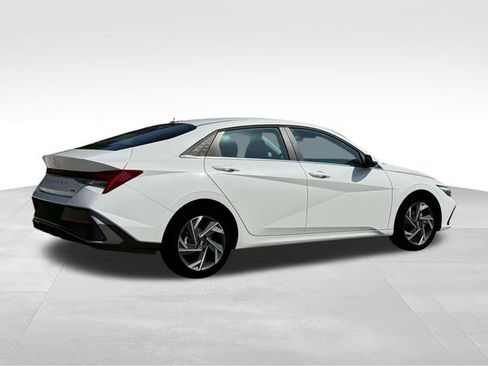 New 2025 Hyundai Elantra Limited image 8