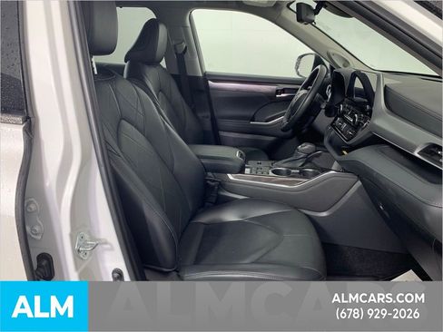 Used 2023 Toyota Highlander Platinum image 35