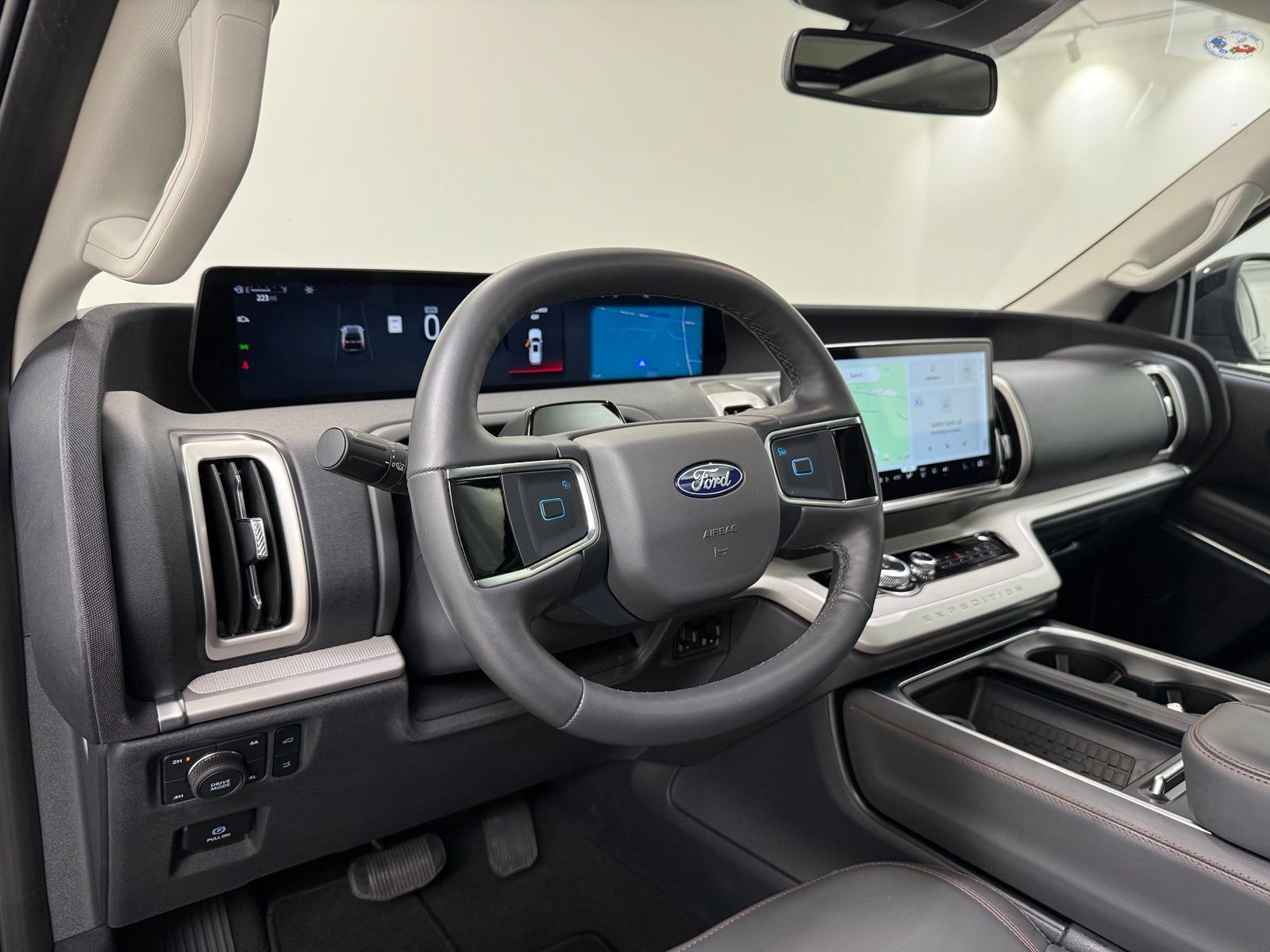 Used 2025 Ford Expedition Active AWD/4WD image 16