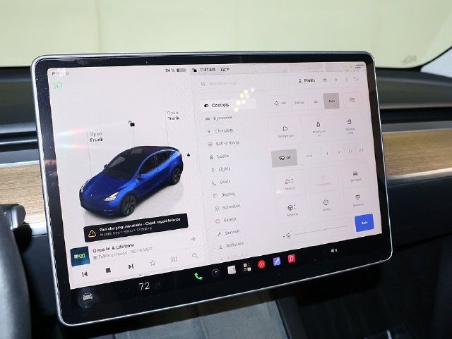 Used 2024 Tesla Model Y Long Range AWD/4WD image 17
