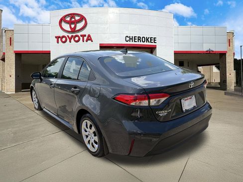 Used 2025 Toyota Corolla LE FWD image 7