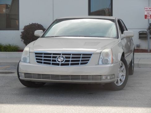 Used 2010 Cadillac DTS FWD image 4
