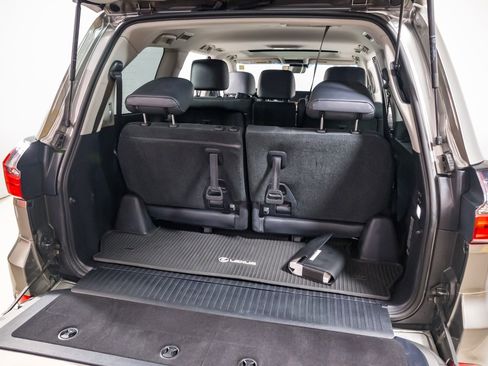 Used 2020 Lexus LX 570 4WD w/ Luxury Package image 41