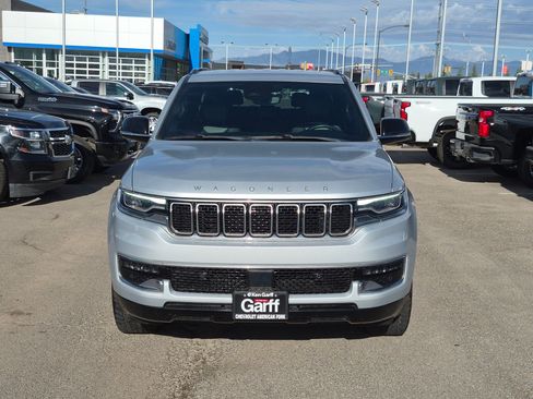 Used 2023 Jeep Wagoneer 4WD image 9