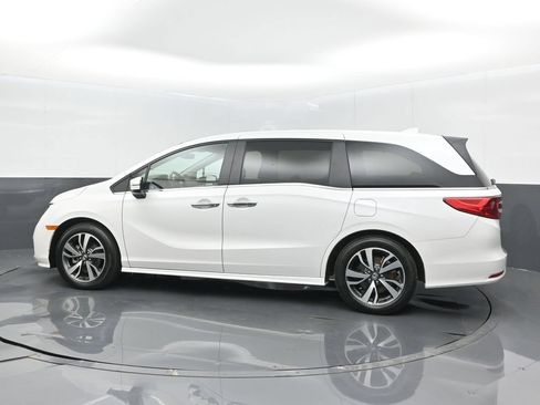 Certified 2024 Honda Odyssey Touring image 4