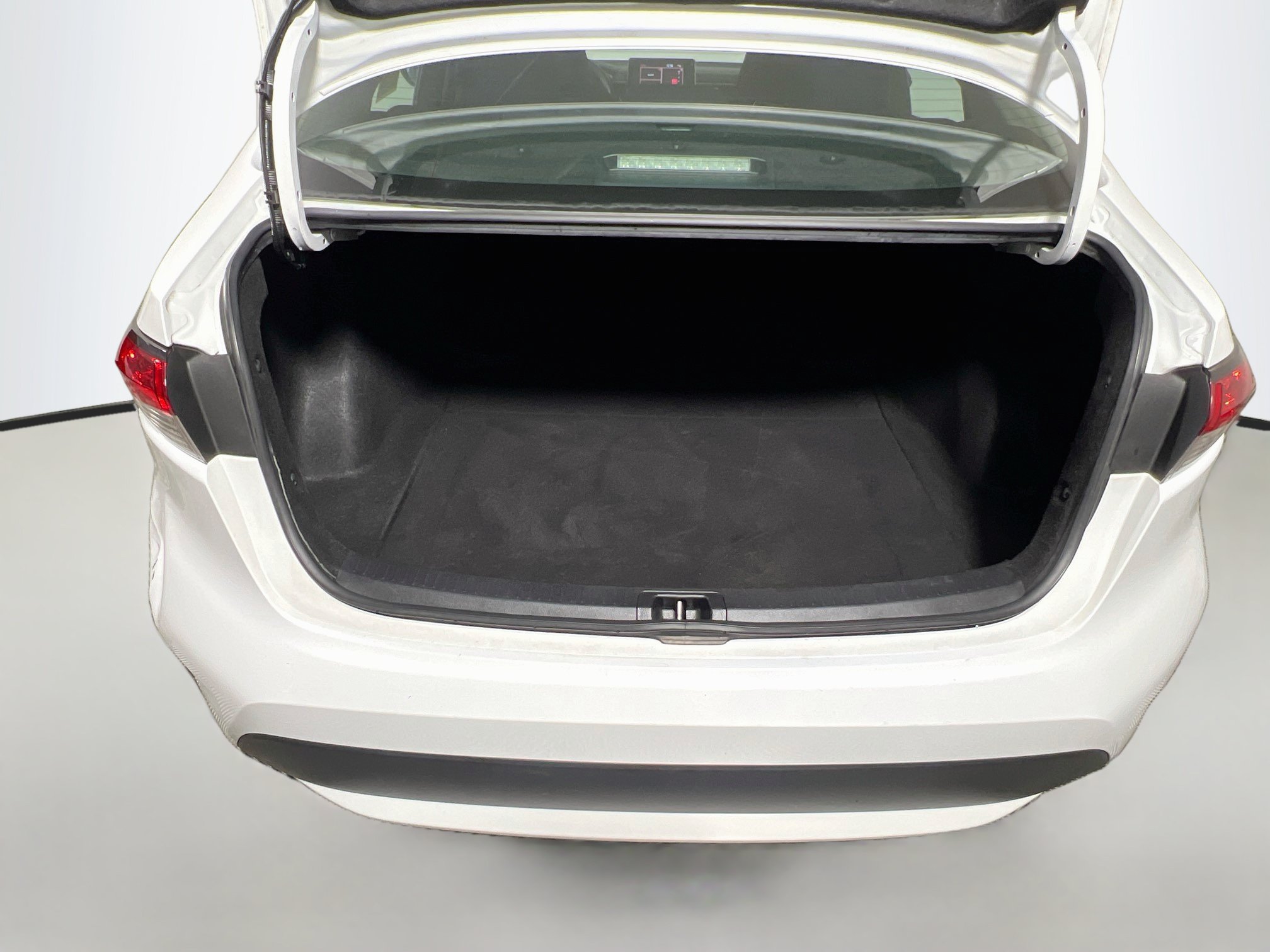 Used 2021 Toyota Corolla LE FWD image 31