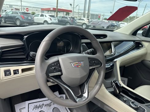 Used 2021 Cadillac XT6 Premium Luxury image 12