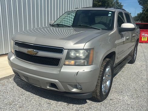 Used 2007 Chevrolet Avalanche LTZ w/ LTZ Preferred Equipment Group AWD/4WD image 14