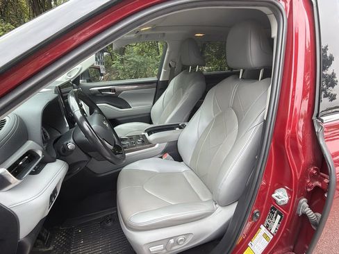 Used 2022 Toyota Highlander Platinum AWD/4WD image 21