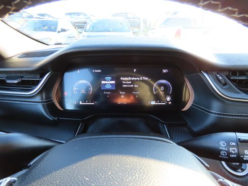 Used 2023 Jeep Grand Cherokee L Laredo image 31