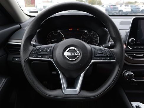 Used 2024 Nissan Altima 2.5 SV image 10