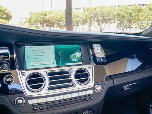 Used 2016 Rolls-Royce Dawn image 60