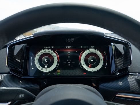 Used 2026 Aston Martin Vanquish RWD image 13