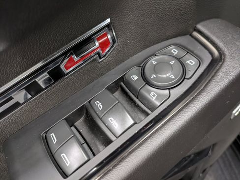 Used 2022 GMC Sierra 1500 AT4 w/ AT4 Premium Package image 9