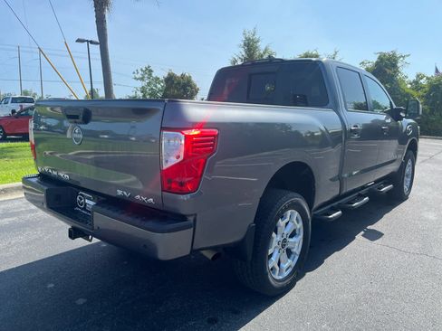 Used 2024 Nissan Titan SV w/ SV Convenience Package AWD/4WD image 8