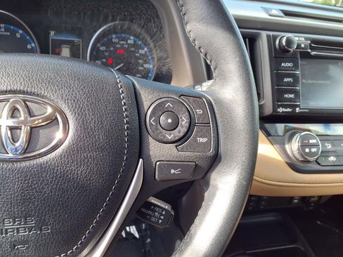 Used 2018 Toyota RAV4 XLE AWD/4WD image 17