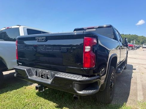 Used 2022 Chevrolet Silverado 2500 LT w/ Midnight Edition AWD/4WD image 5