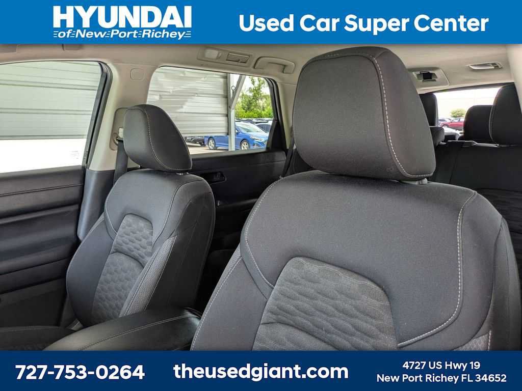 Used 2024 Nissan Pathfinder SV w/ Lighting Package (N92) FWD image 7