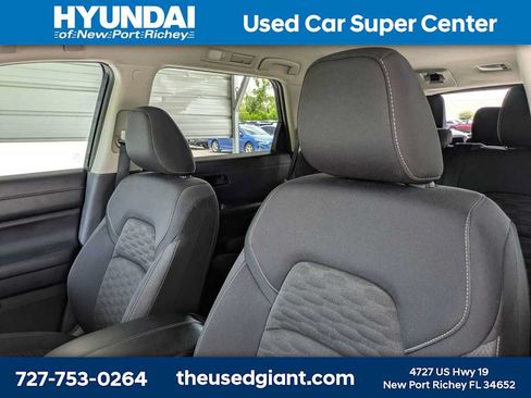 Used 2024 Nissan Pathfinder SV w/ Lighting Package (N92) FWD image 7