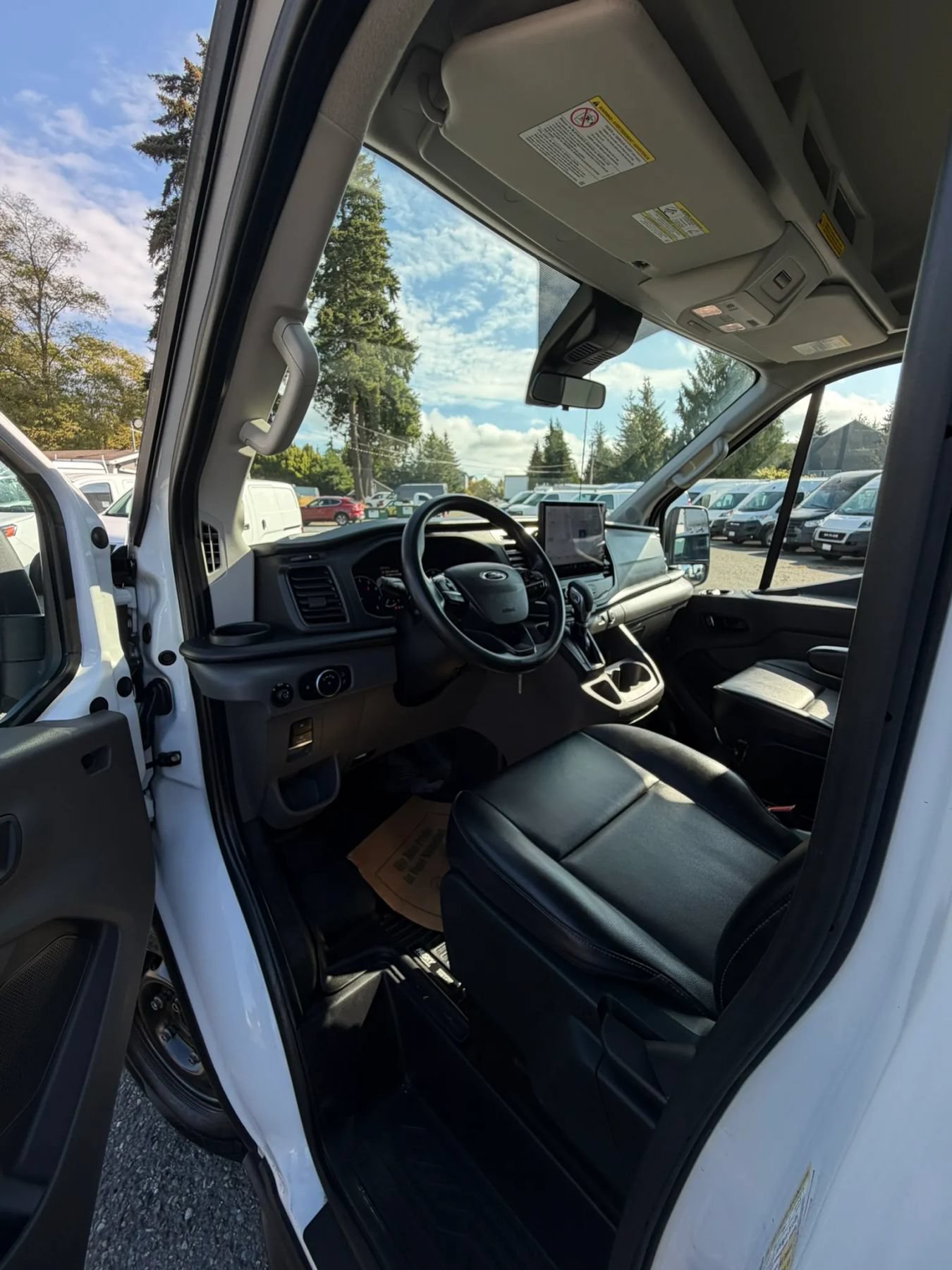 Used 2023 Ford Transit 250 Medium Roof w/ Exterior Upgrade Package RWD image 29