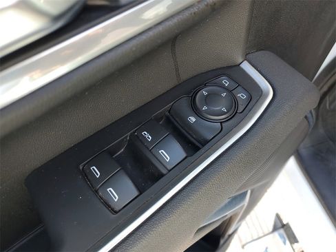 Used 2025 Chevrolet Silverado 2500 LT w/ Convenience Package image 17