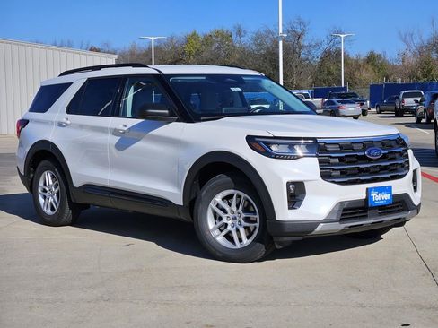 New 2026 Ford Explorer Active w/ Active Comfort Package image 2