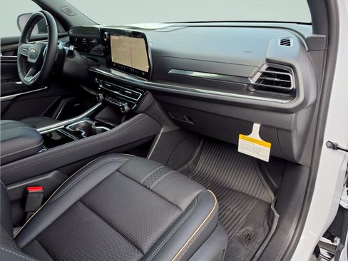 New 2026 Chevrolet Traverse High Country FWD image 15